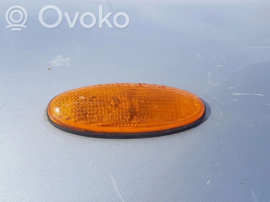 Mazda 323 F Kierunkowskaz błotnika przedniego 