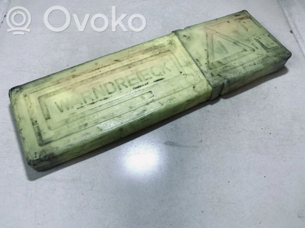 Audi A3 S3 8L Varoituskolmio 
