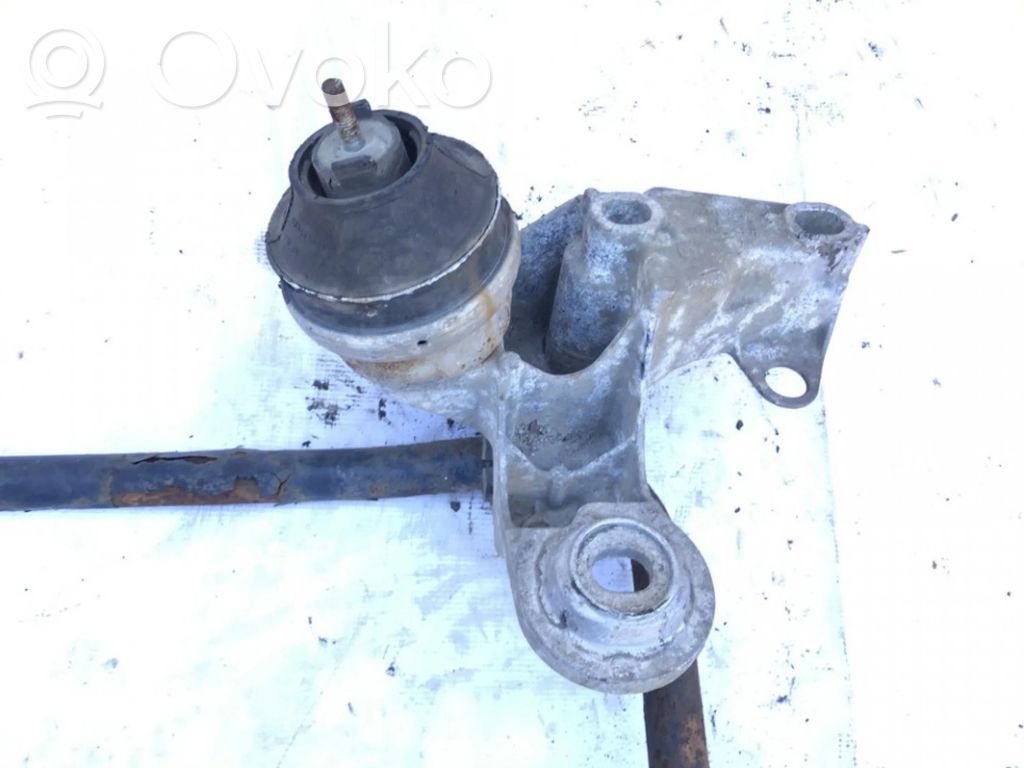 Audi A4 S4 B5 8D Moottorin kiinnikekorvake