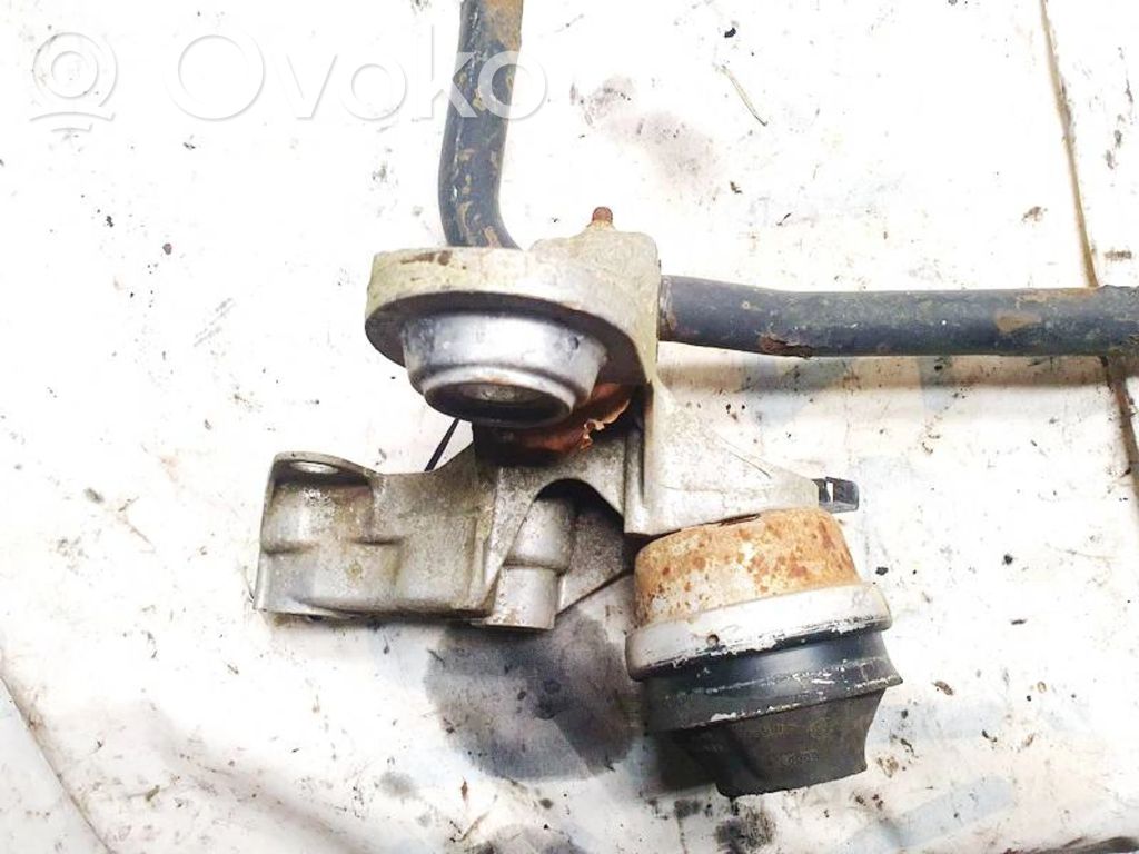 Audi A4 S4 B5 8D Moottorin kiinnikekorvake (käytetyt)