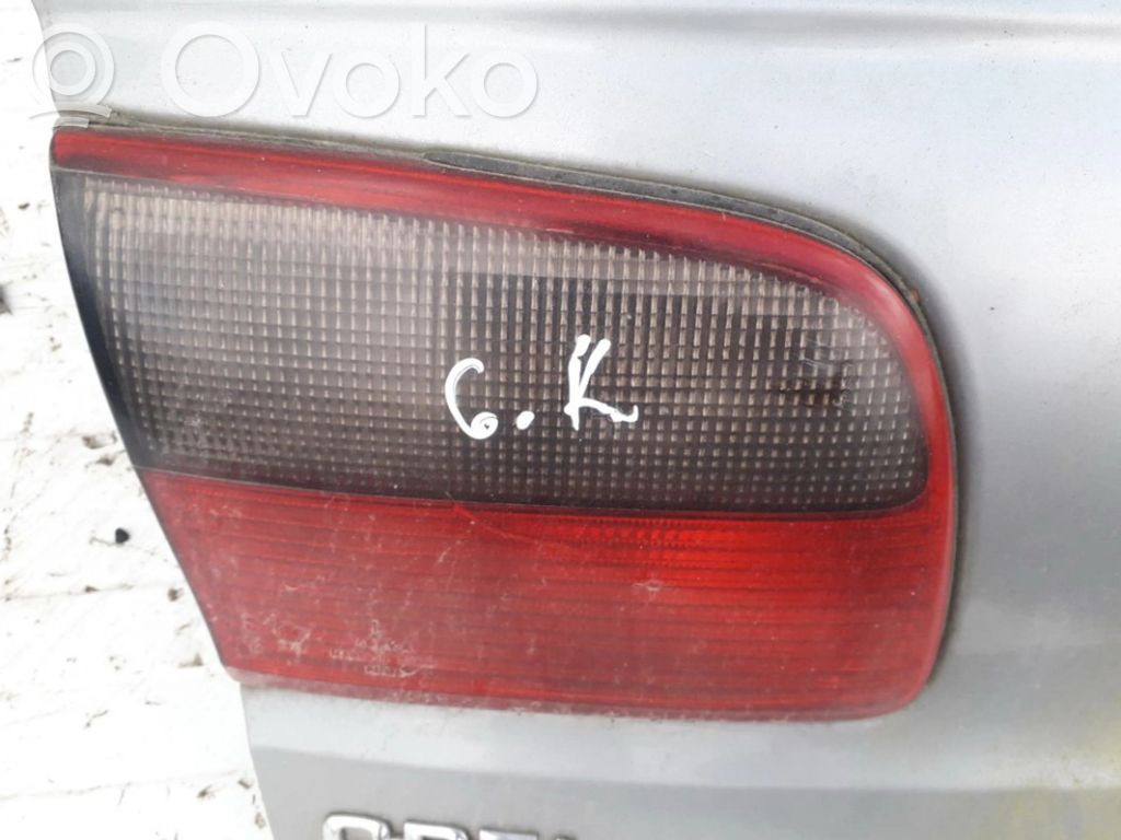 Opel Omega B1 Feux arrière sur hayon