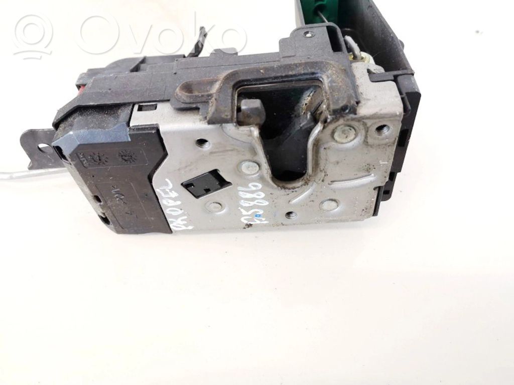 Opel Astra H Zamek drzwi przednich 