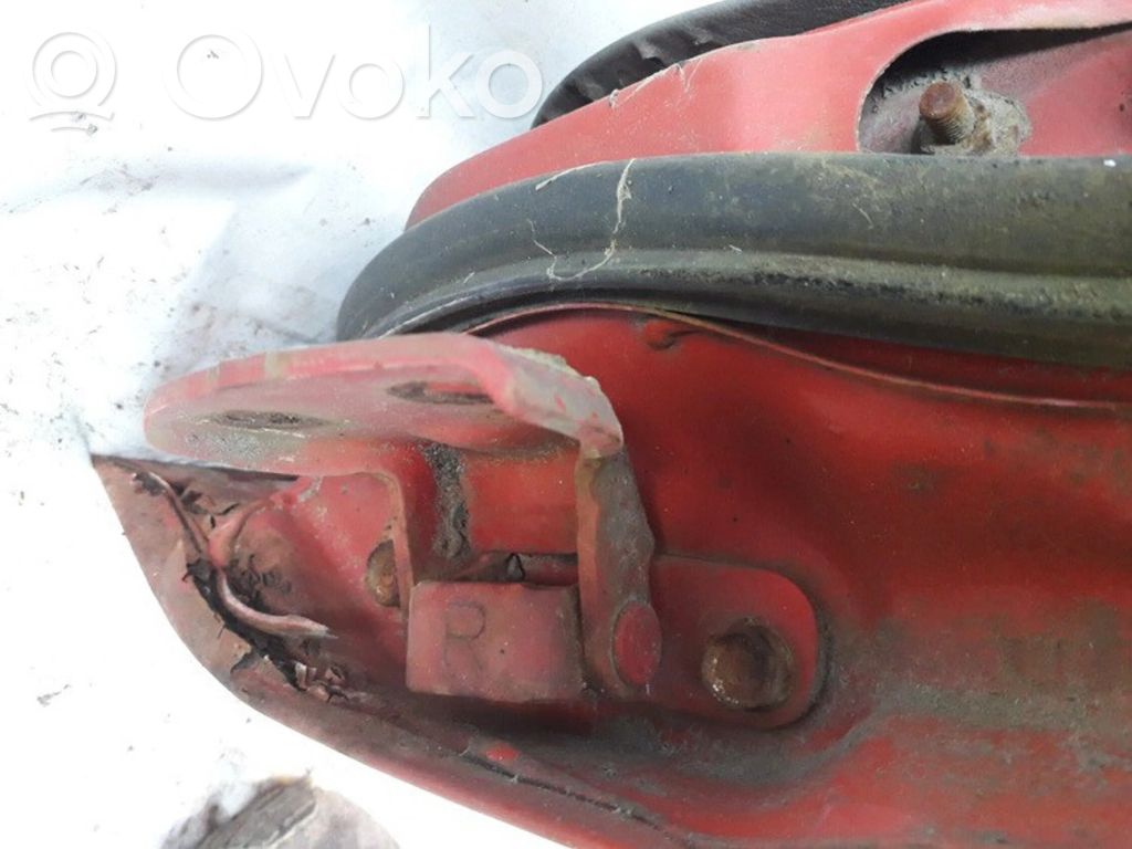 Mazda 323 Balama inferioară ușă spate 
