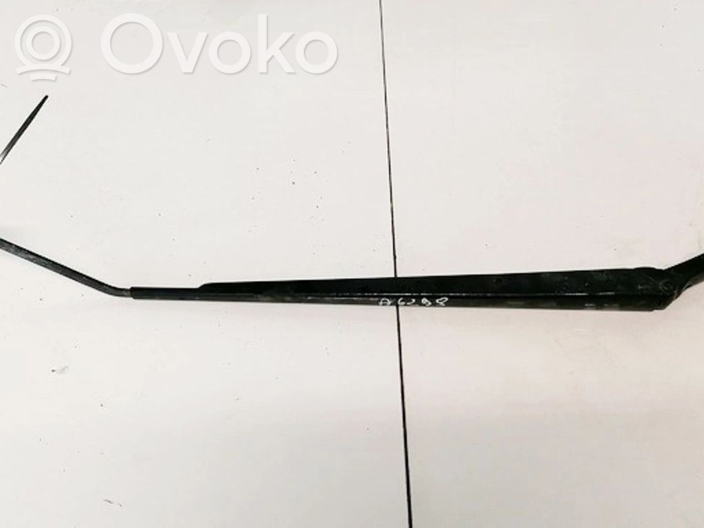 Toyota Avensis Verso Front wiper blade arm 