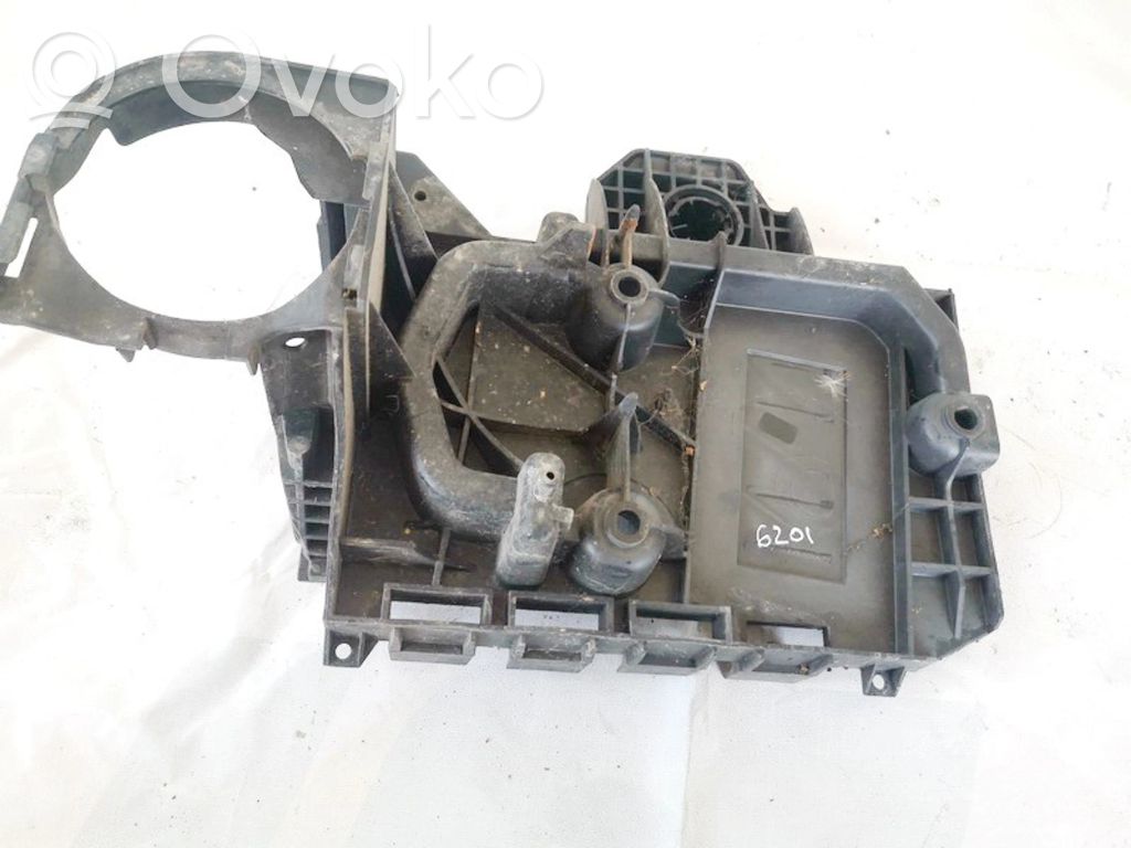 Citroen C5 Akkulaatikon alusta 