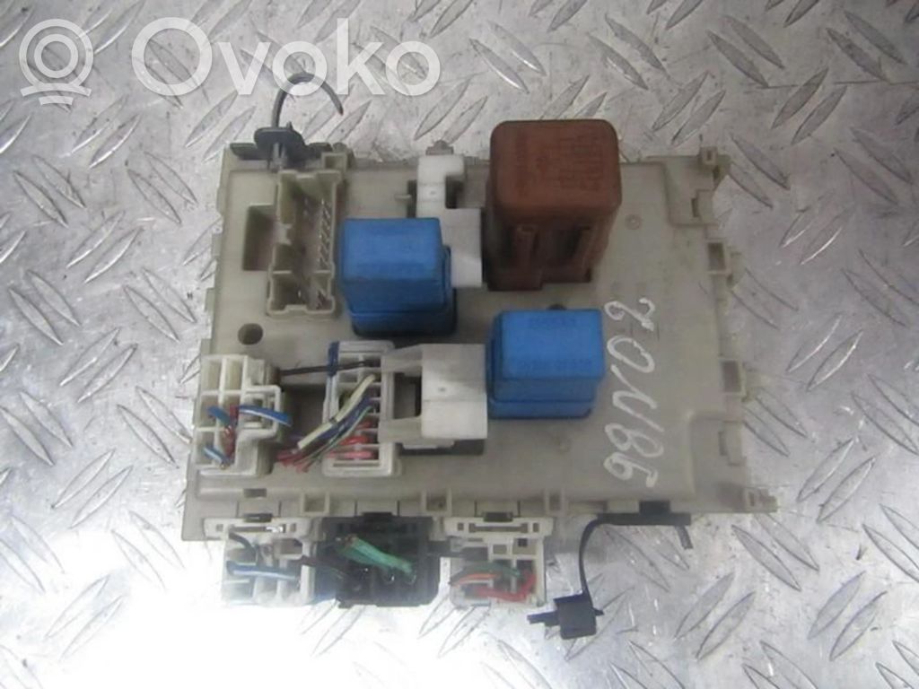 Nissan Almera Tino Skrzynka bezpieczników / Komplet 