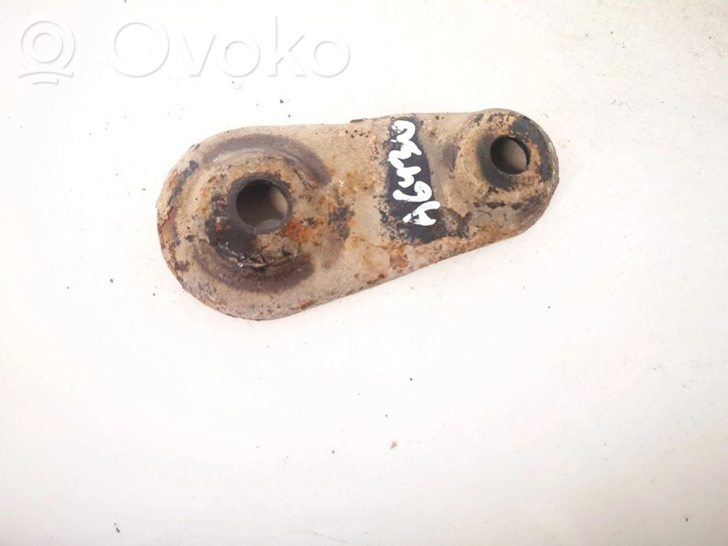 Radiator mount bracket