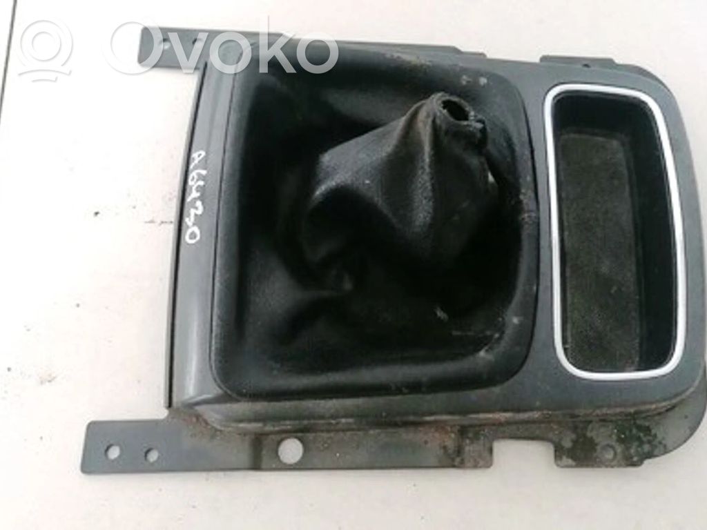 KIA Sorento Rivestimento in plastica cornice della leva del cambio 