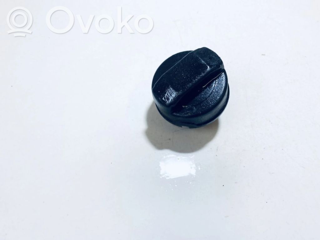 Volkswagen PASSAT B5 Tappo del serbatoio del carburante