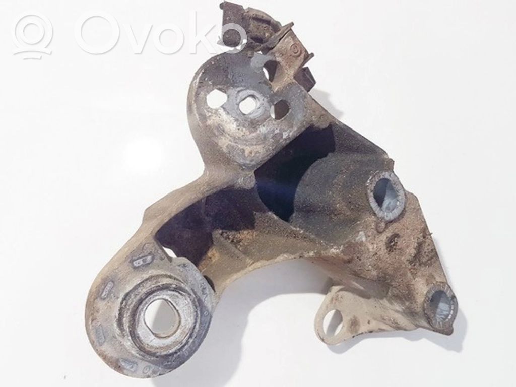 Łapa / Mocowanie silnika   8D0199352H,8D0199352H