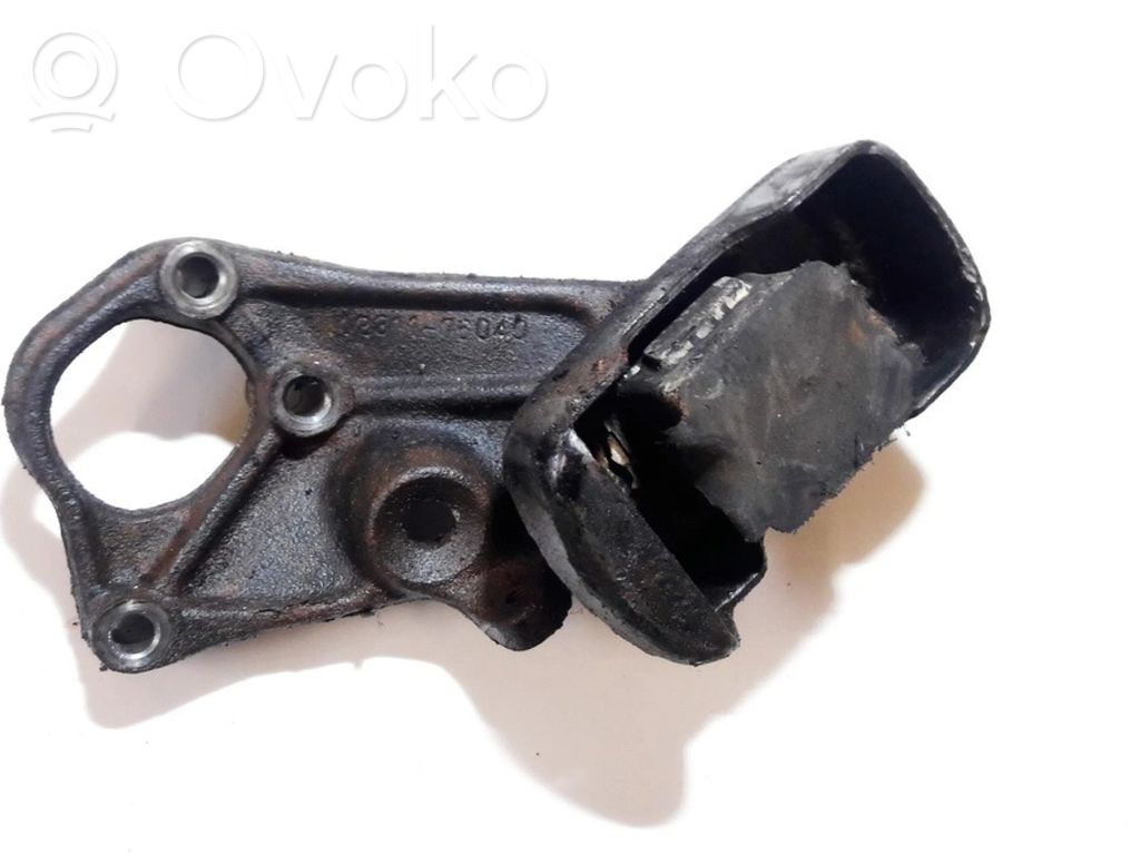Toyota Previa (XR10, XR20) I Łapa / Mocowanie silnika 