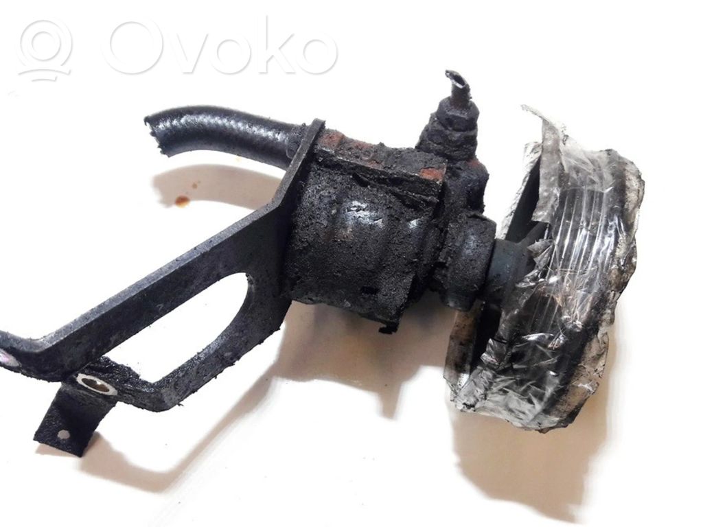 Volvo 440 Ohjaustehostimen pumppu 