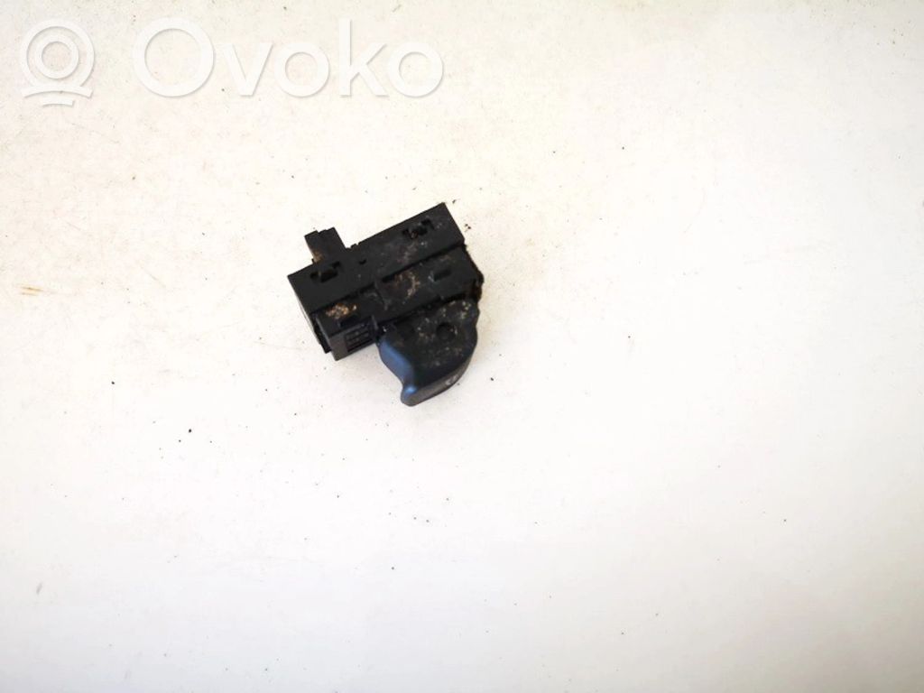 BMW X3 E83 Interruptor para abrir la puerta trasera 