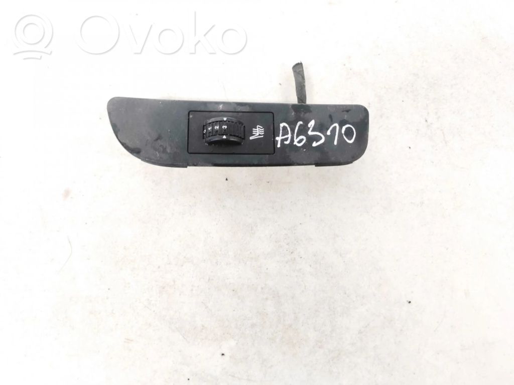 Interruptor de calefacción del asiento   32419802,96500377XT,32419802,96500377XT