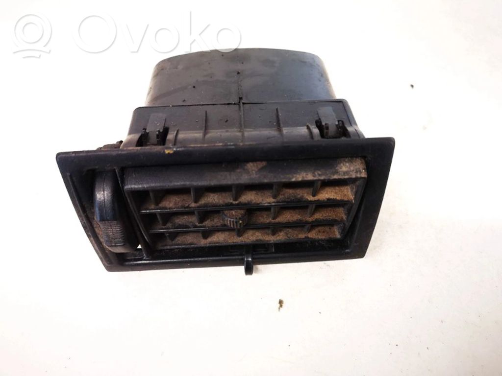Volkswagen Golf II Rejilla de ventilación central del panel 