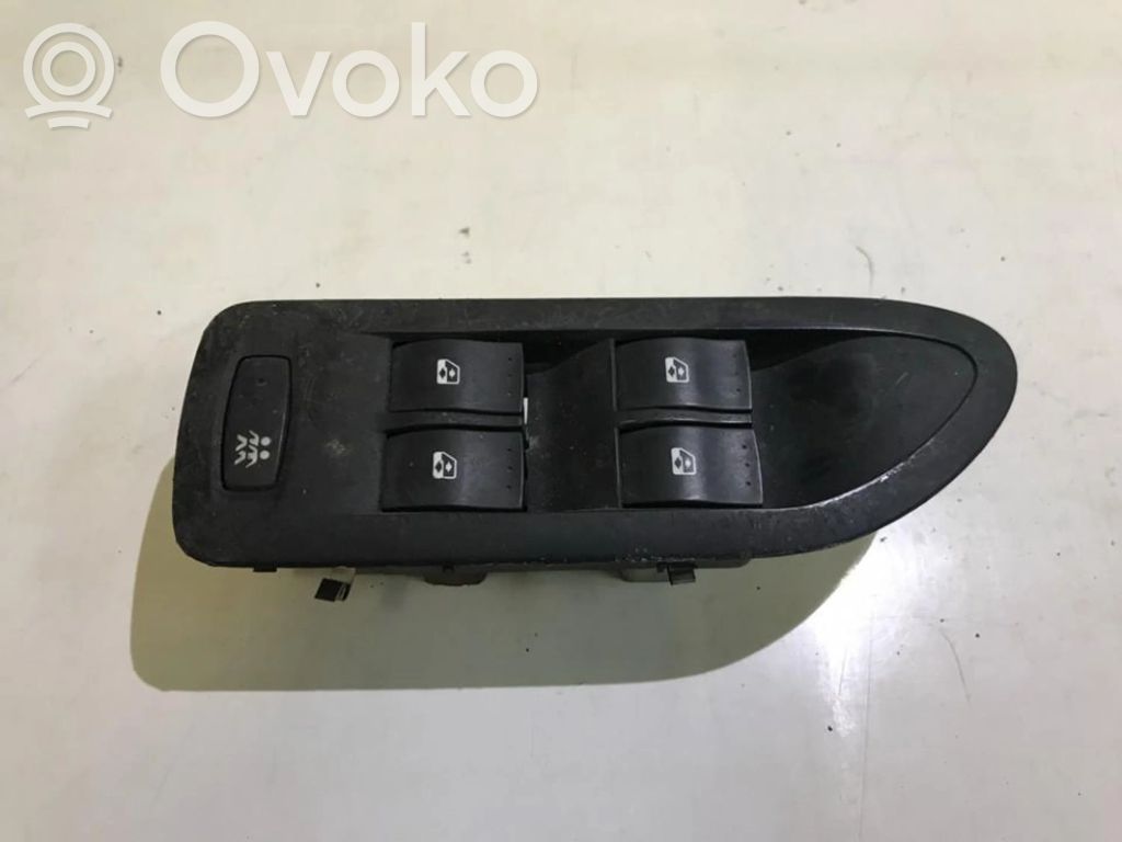 Renault Megane II Przyciski szyb 