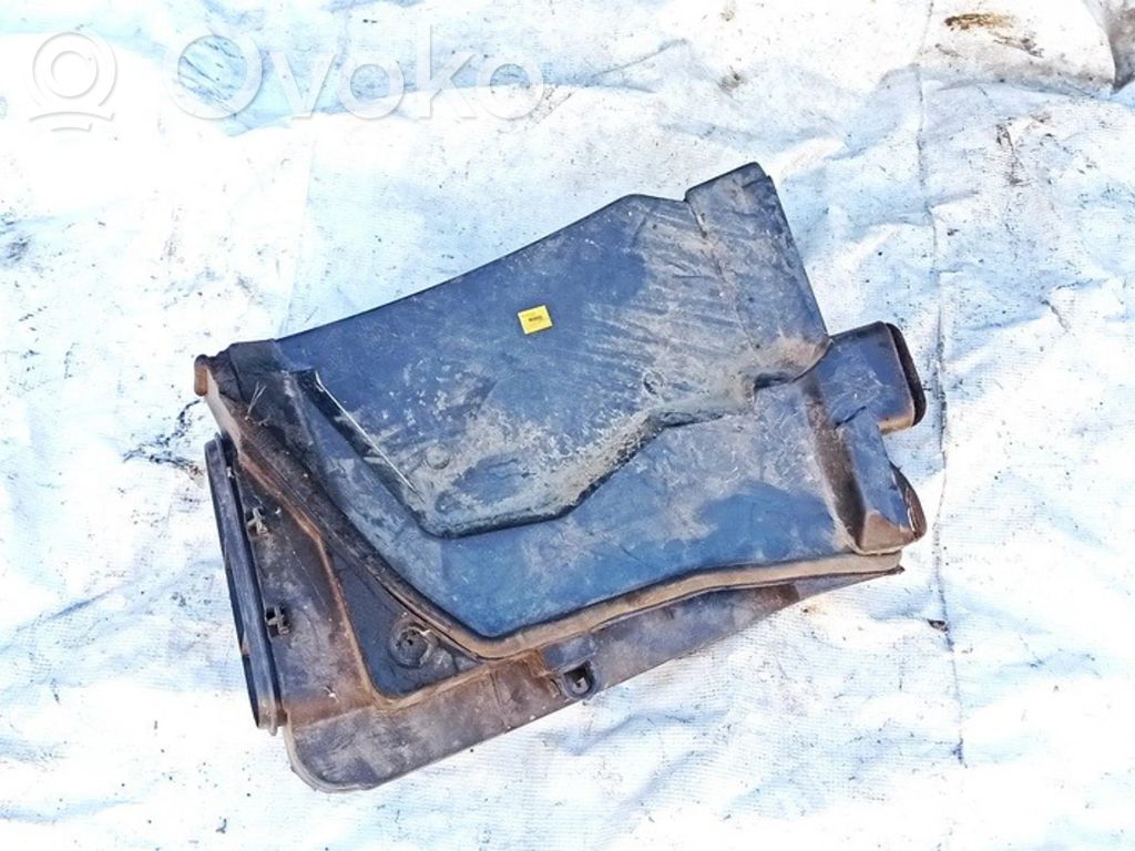 BMW 5 E39 Air filter box 
