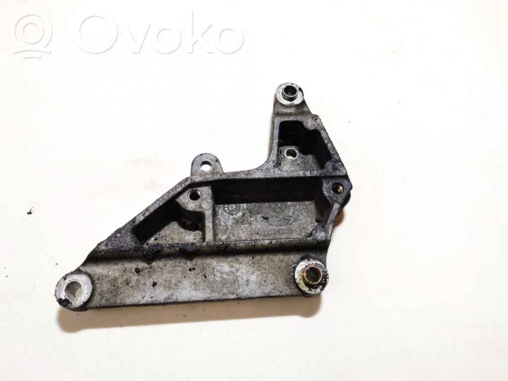 Jaguar X-Type Engine mounting bracket 