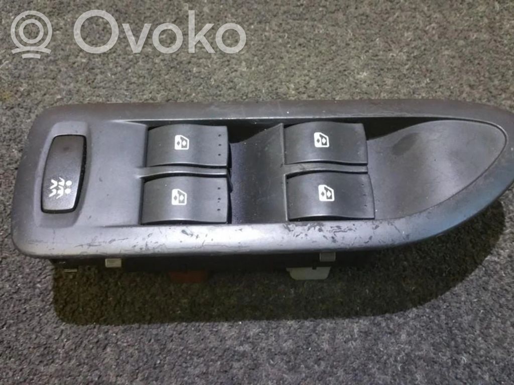 Renault Megane II Interruttore di controllo dell’alzacristalli elettrico 