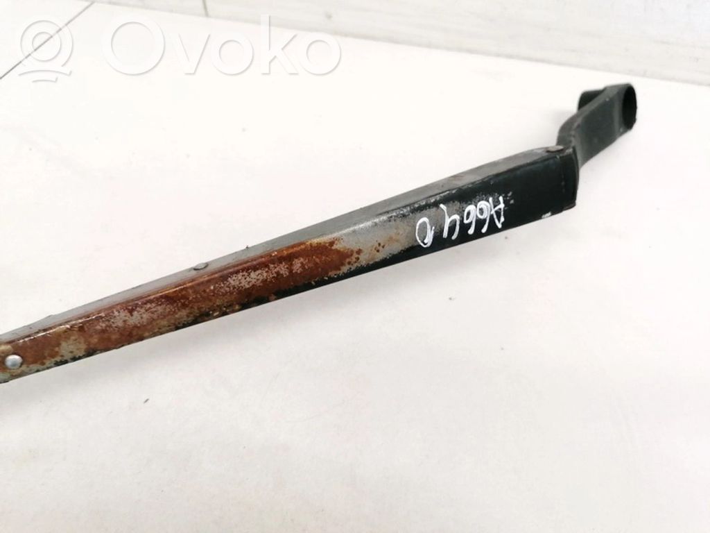 KIA Sorento Front wiper blade arm 