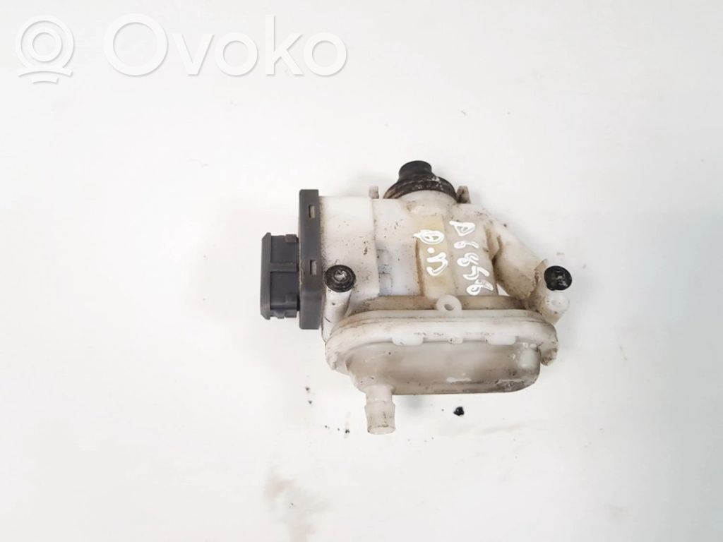 Volkswagen PASSAT B4 Pompa a vuoto chiusura centralizzata