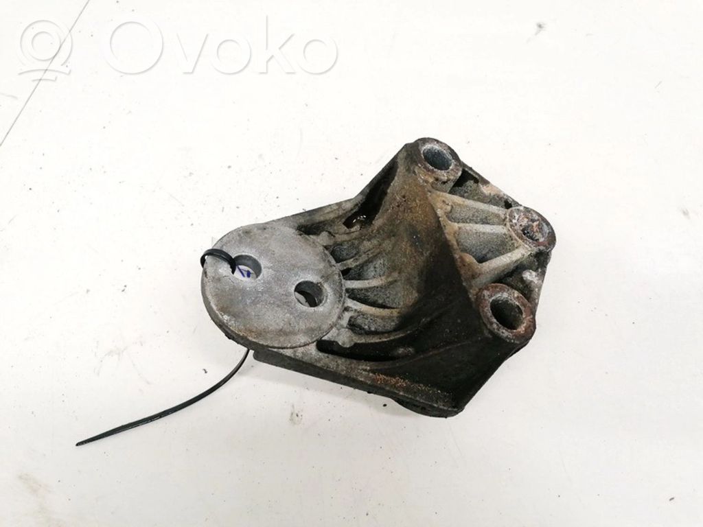 Opel Vectra B Engine mounting bracket 