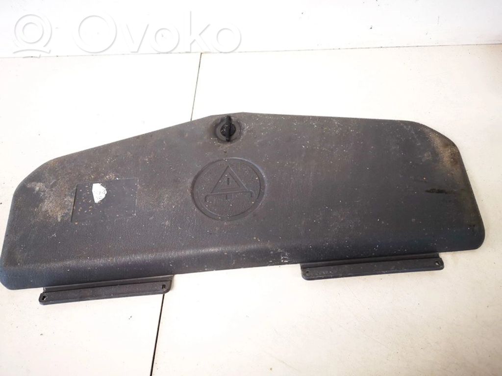 BMW 7 E38 Kita salono detalė 