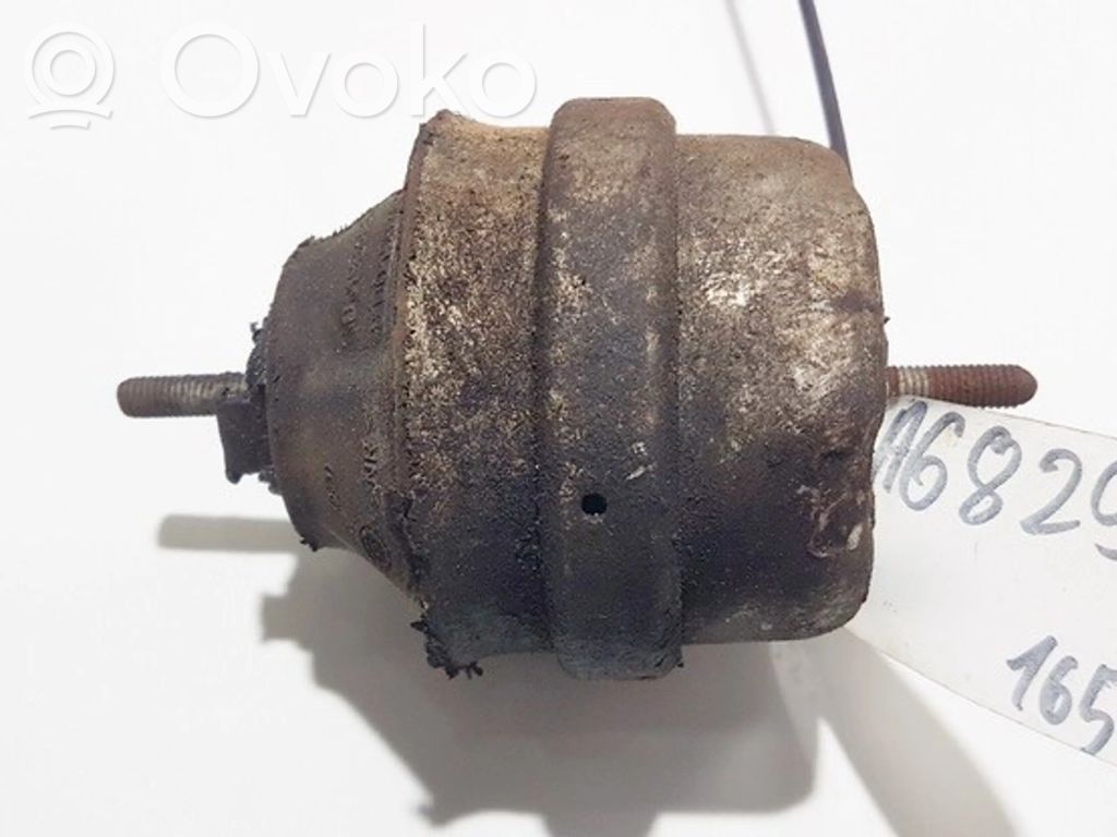 Audi A4 S4 B5 8D Dzinēja spilvens 