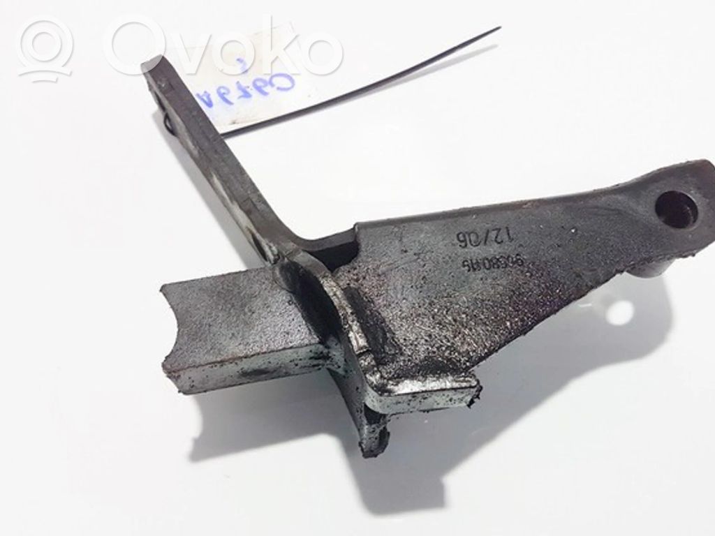 Peugeot 307 Engine mounting bracket 