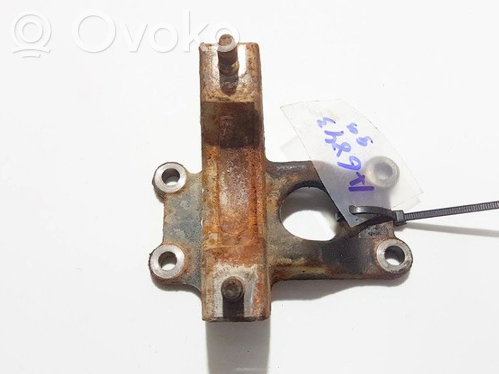 Ford Mondeo Mk III Engine mounting bracket 