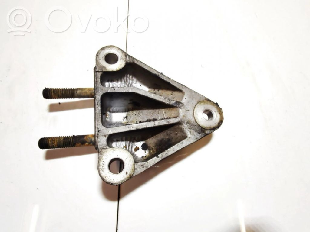 Ford Mondeo Mk III Engine mounting bracket 