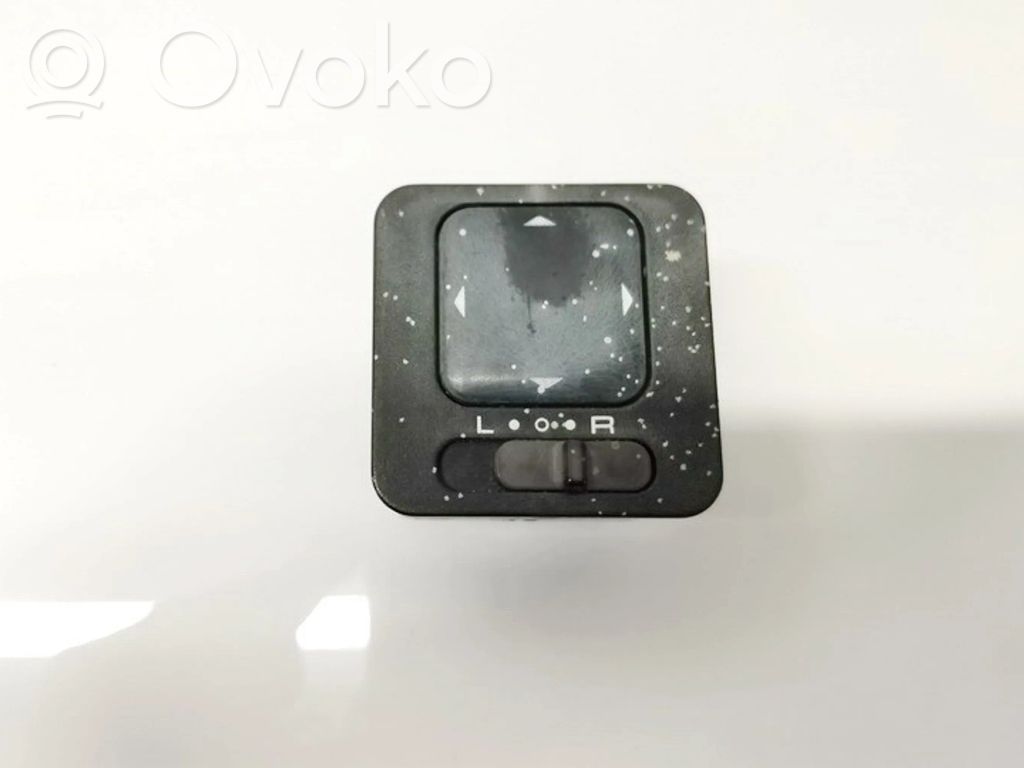 Wing mirror switch