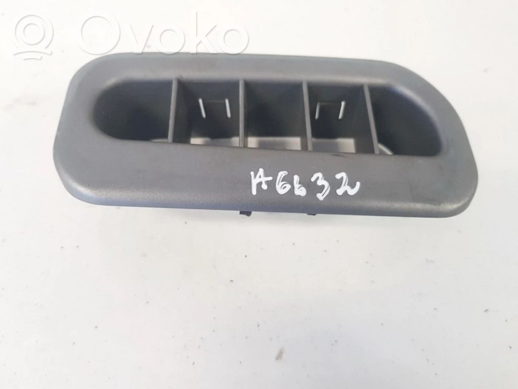 Otros repuestos del interior   7010949,7010949