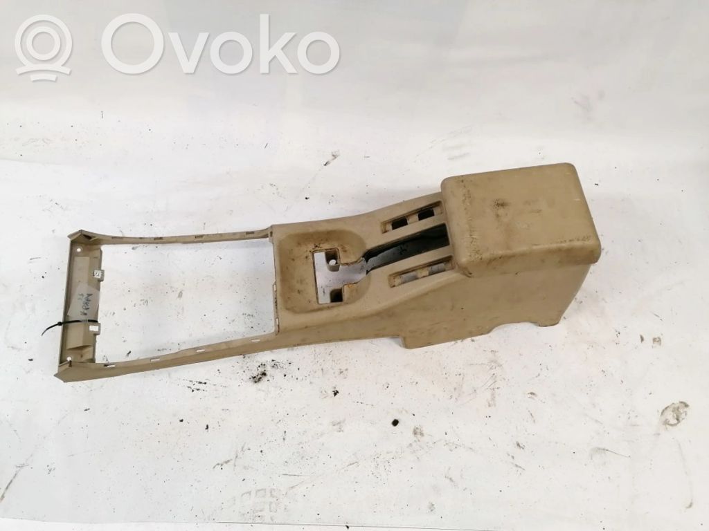Nissan Terrano Podłokietnik tunelu środkowego 