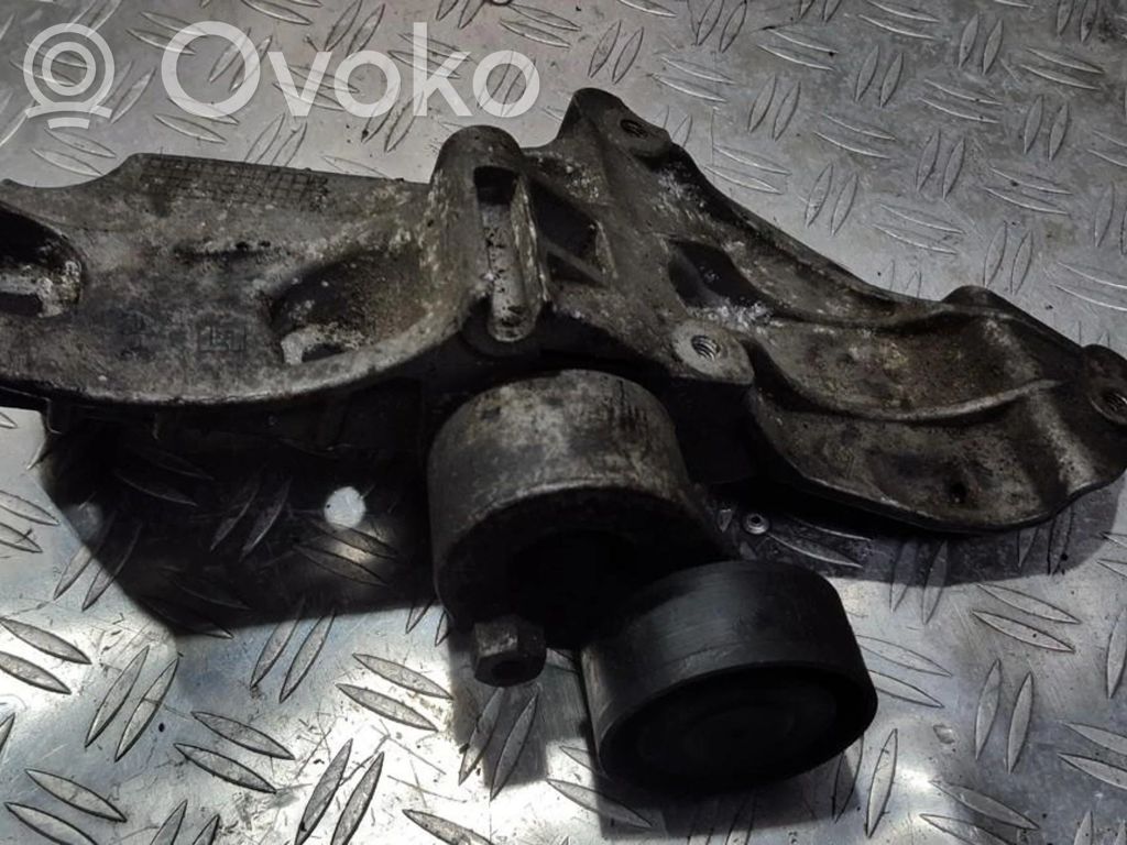 Renault Megane II Engine mounting bracket 