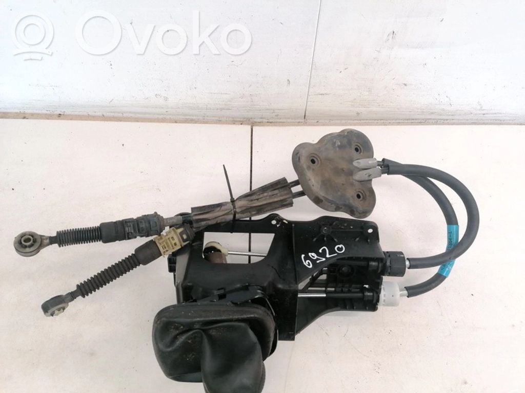Renault Megane III Gear shift cable linkage 