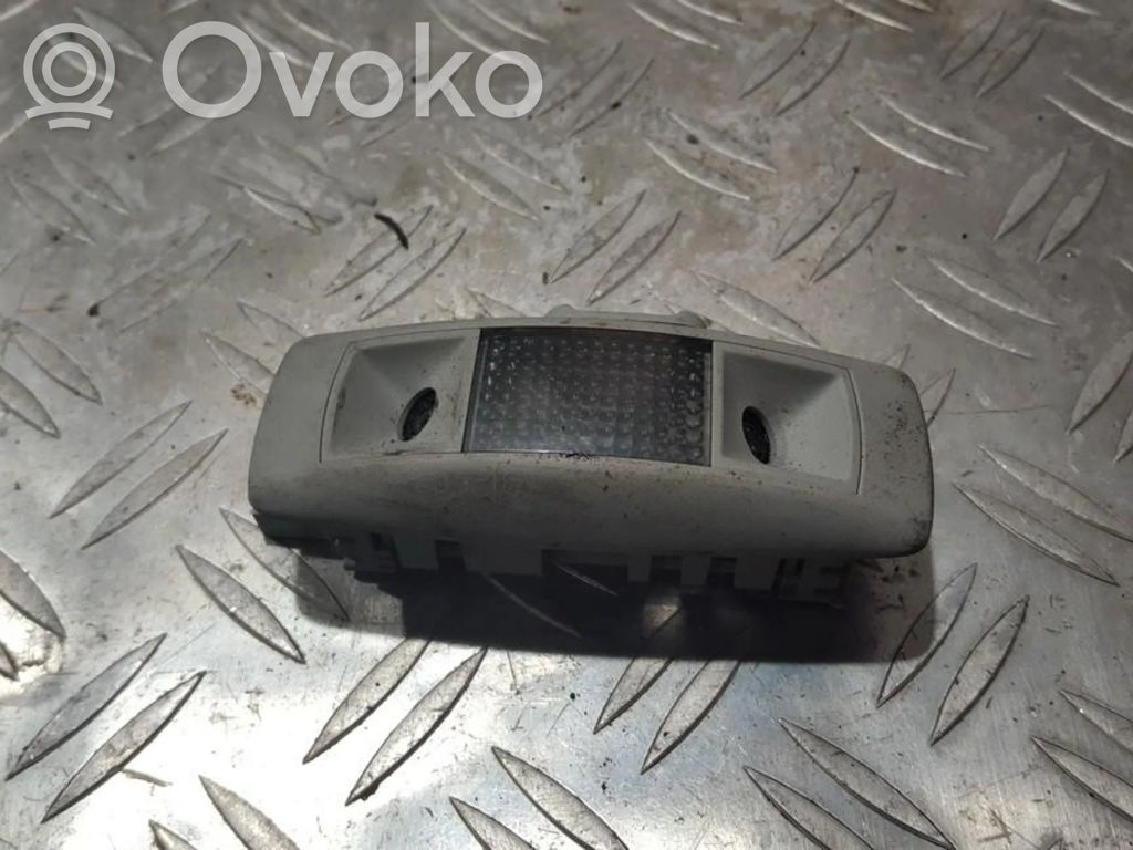 Volkswagen PASSAT B5 Takaistuimen valo 