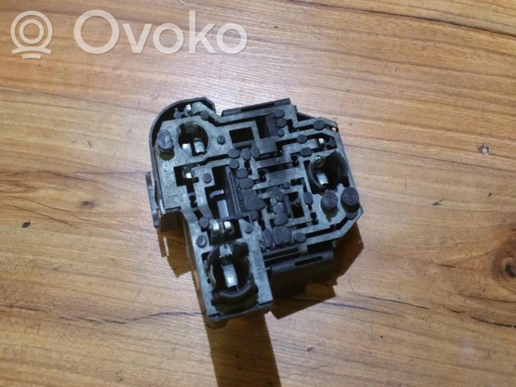 Volkswagen PASSAT B3 Suport becuri lampă spate 