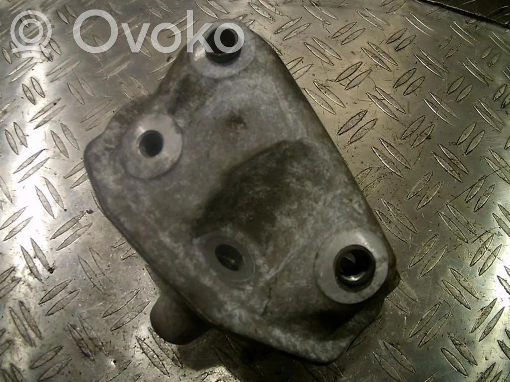 Peugeot 307 Engine mounting bracket 