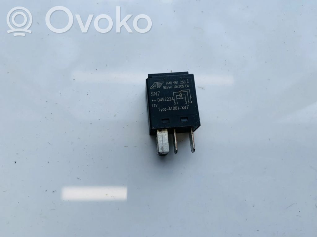 Otros relés   7M0951253C,95VW10K705EA,7M0951253C,95VW10K705EA