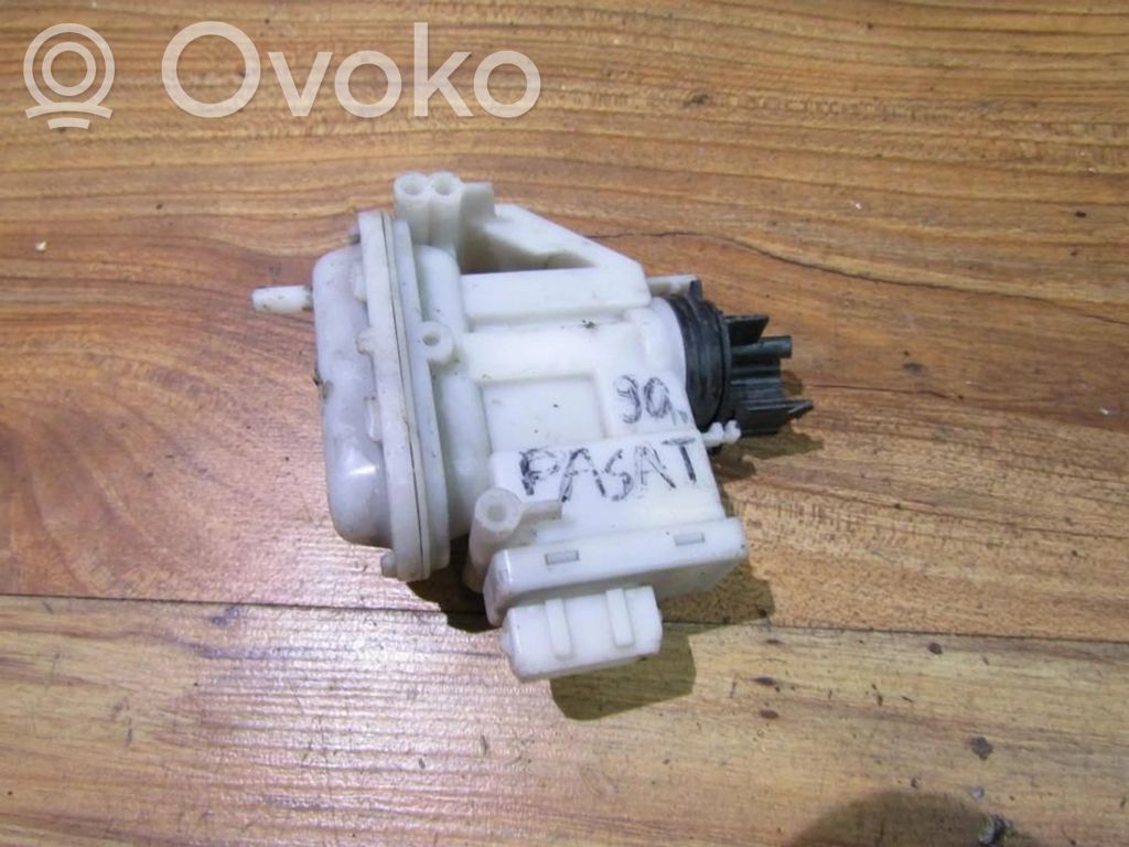 Volkswagen PASSAT B4 Pompă vacuum închidere centralizată