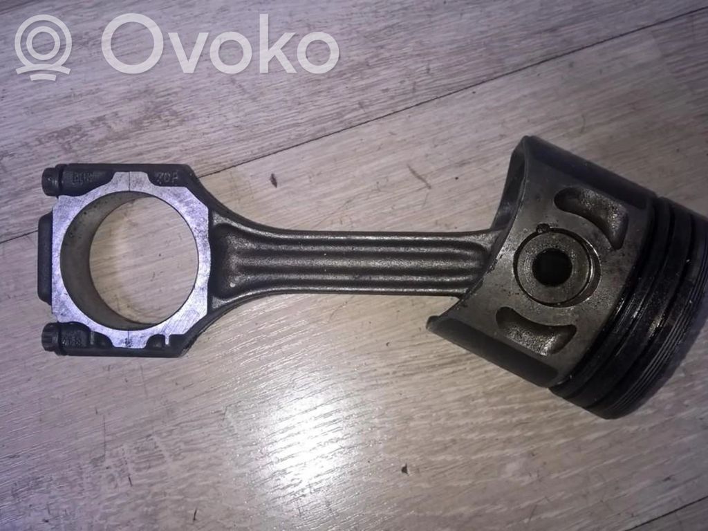 Volkswagen PASSAT B5 Piston cu bielă 