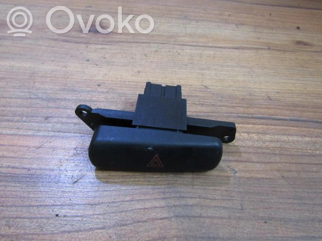Mitsubishi Carisma Botón interruptor de luz de peligro 
