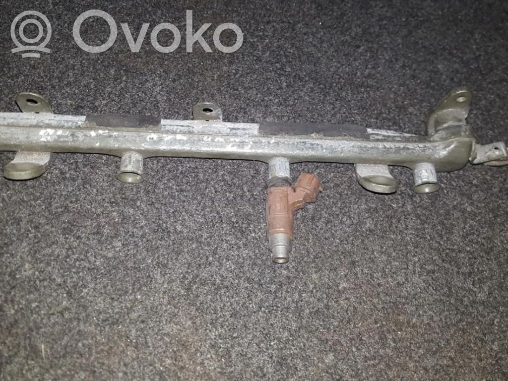 Mazda Protege Tubo principal de alimentación del combustible 
