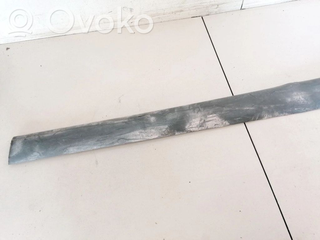 Mercedes-Benz Vito Viano W638 Takaoven lista (muoto) 