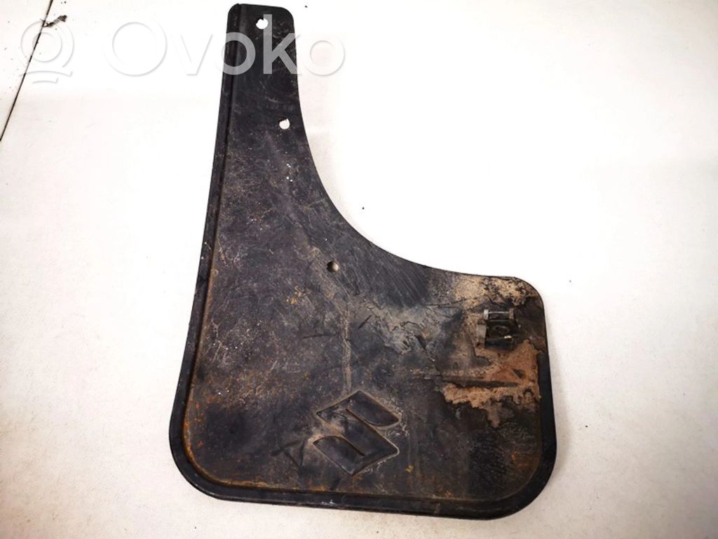 Suzuki Alto Chlapacze przednie 