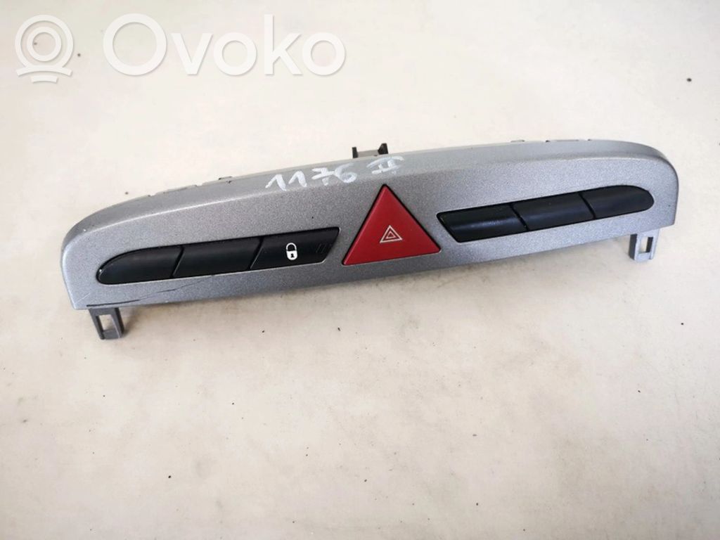 Peugeot 308 Comutator lumini pericol