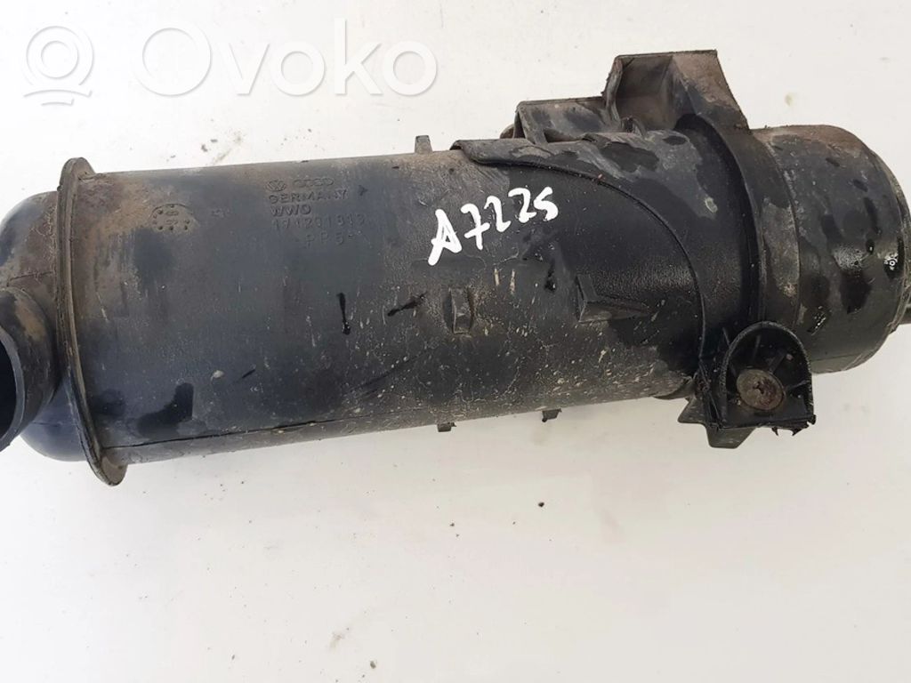Volkswagen Golf III Filtru cărbune activ canistră vapori combustibil 