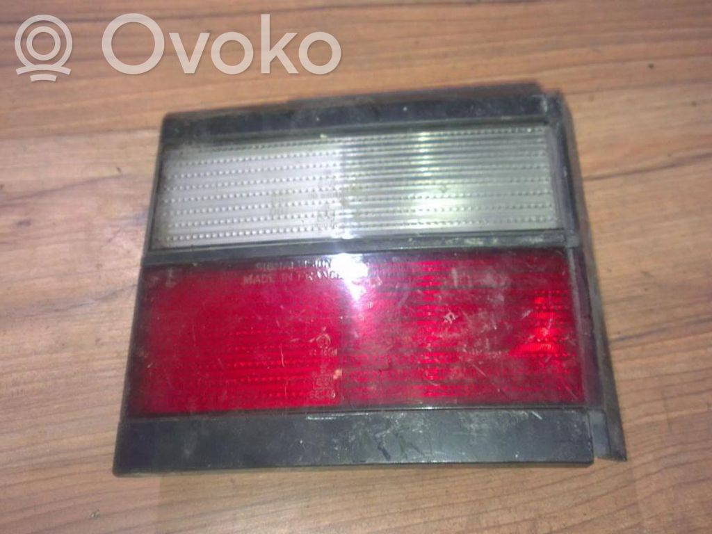 Volkswagen PASSAT B3 Lampă spate în capacul portbagajului 