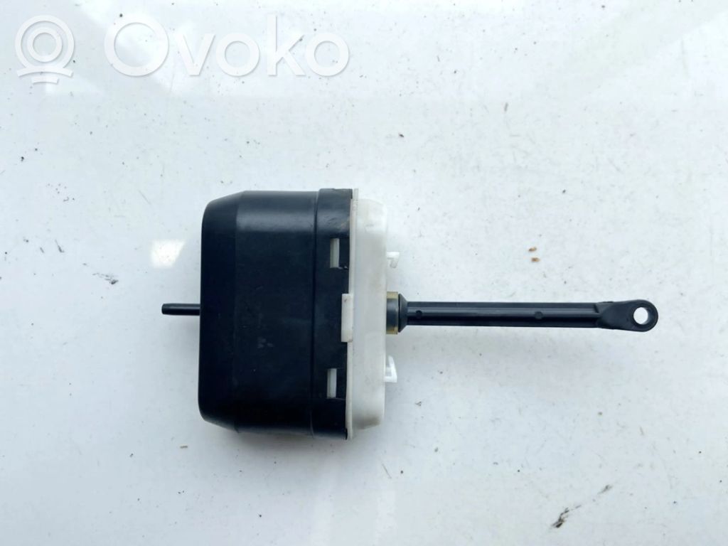 Opel Omega B1 Pompa a vuoto chiusura centralizzata